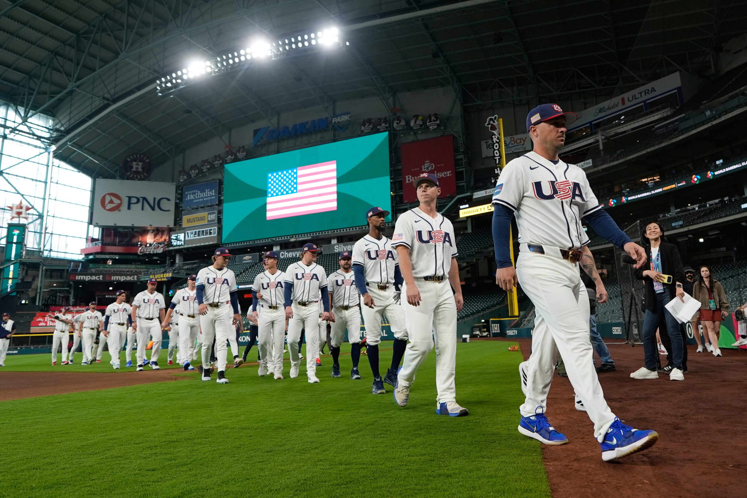 Team United States walks back to the dugout after taking a team photograph before a World Baseball Classic workout Thursday, March 5, 2026, in Houston. (AP Photo/David J. Phillip)