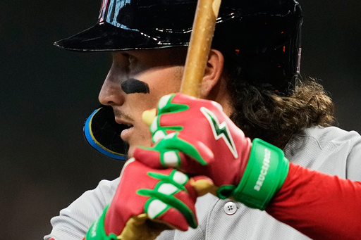 Jarren Duran directs obscene gesture toward fan at Minnesota and says fan told him to kill himself