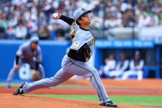 Hanshin Tigers Haruto Takahashi delivers pitch on April 29 against Yakult Swallows