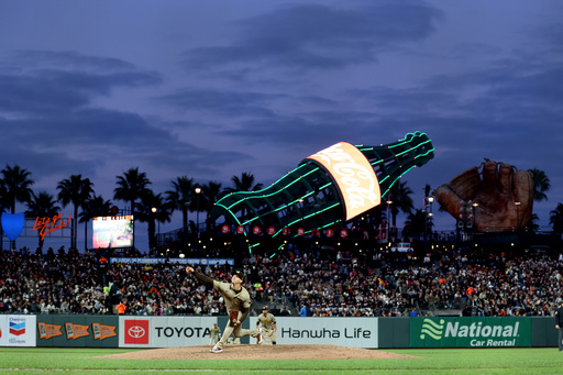 Padres tie season highs for hits (14) and runs in 10-5 win over Giants